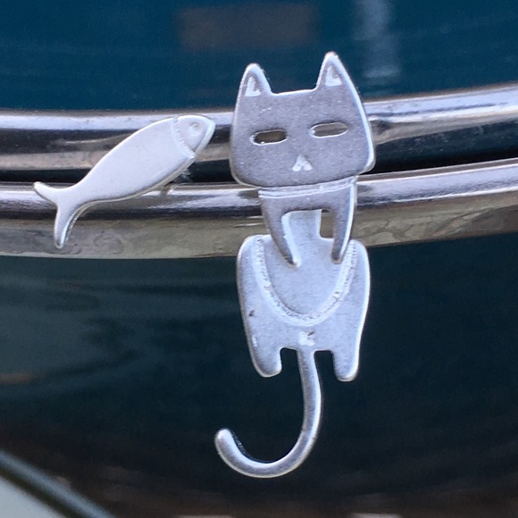 Mismatched cat and fish 🐠 earrings- movement - Picture 4 of 8